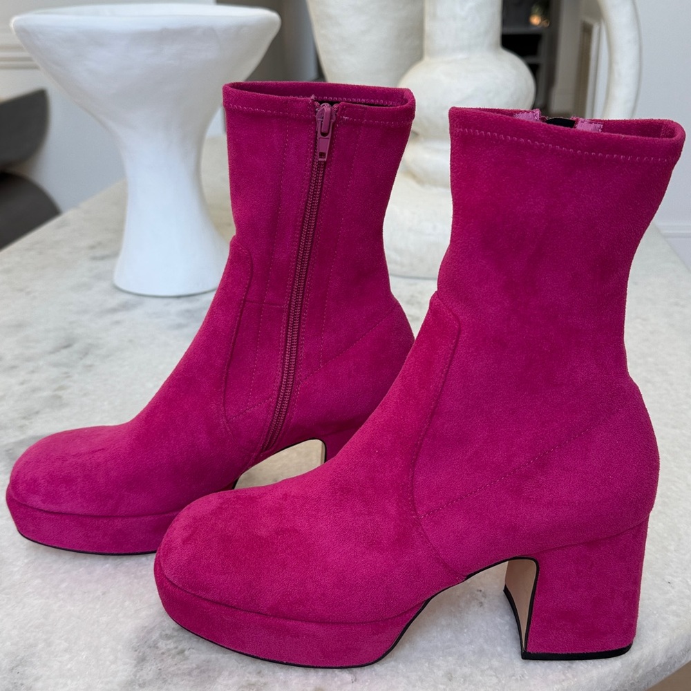 💕NWOT Silent D Otto Booties Sz 39 💕